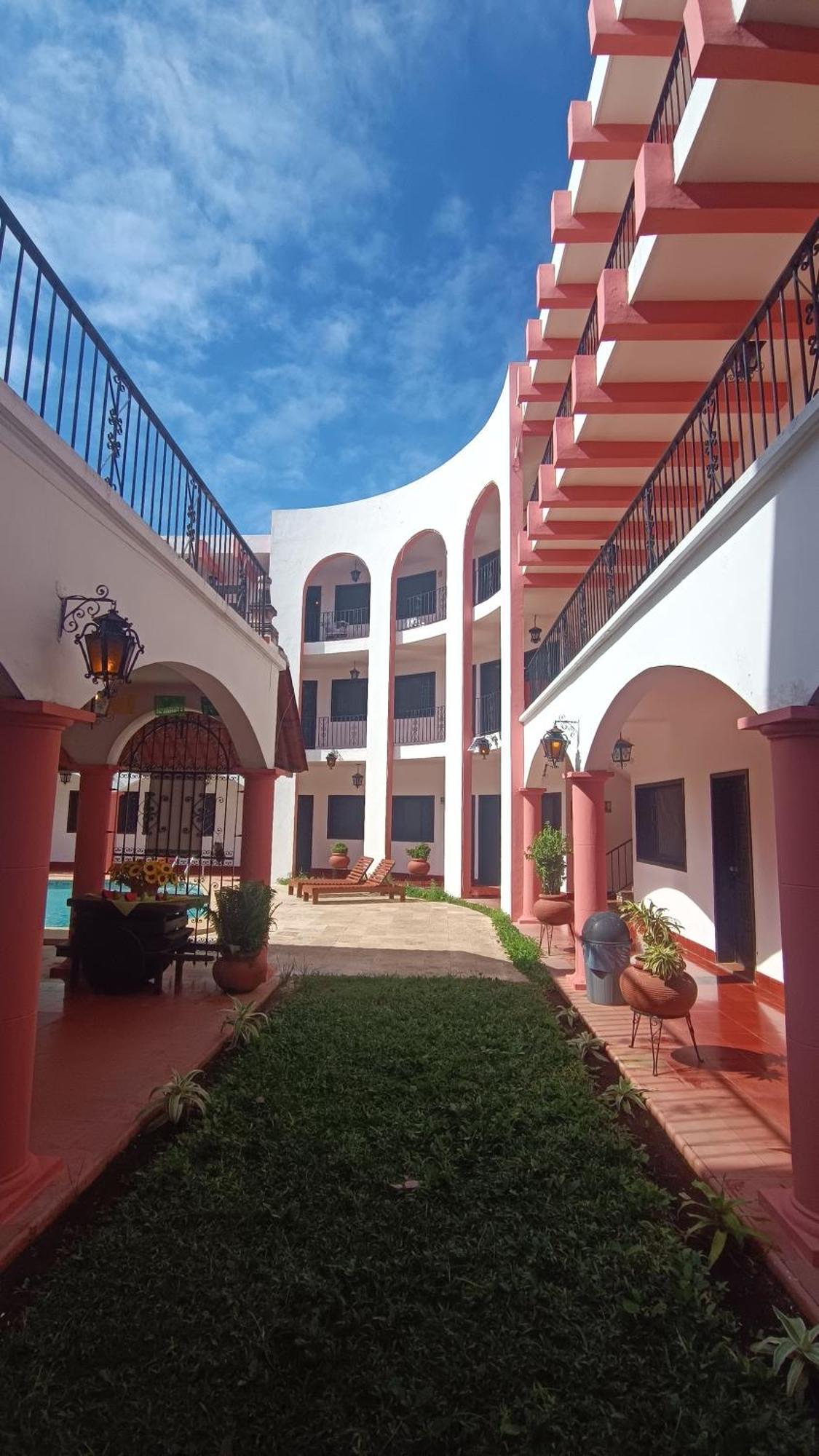 Hotel Zaci วัลลาโดลิด ภายนอก รูปภาพ