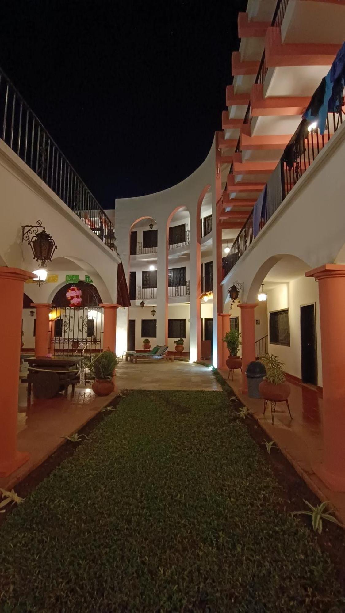 Hotel Zaci วัลลาโดลิด ภายนอก รูปภาพ